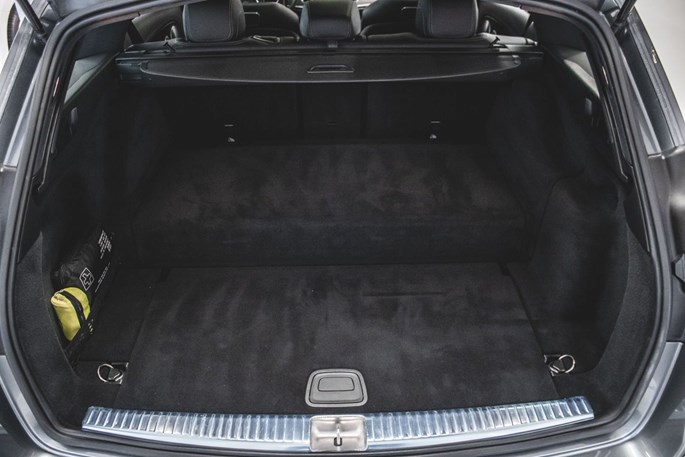 Mercedes E300 de AMG Line stc. aut.
