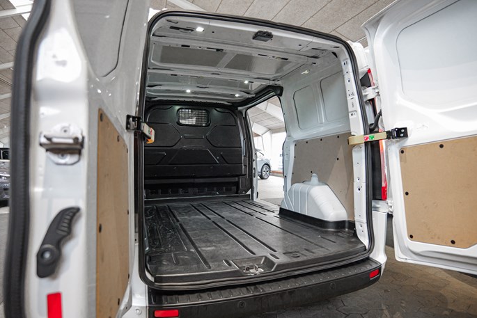 Ford Transit Custom 270S 280S rend 130 Hk