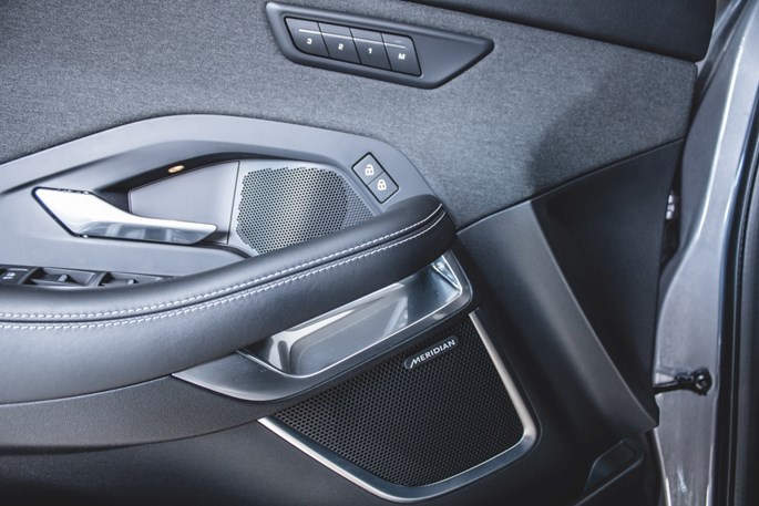 Jaguar E-Pace P300e R-Dynamic SE aut.