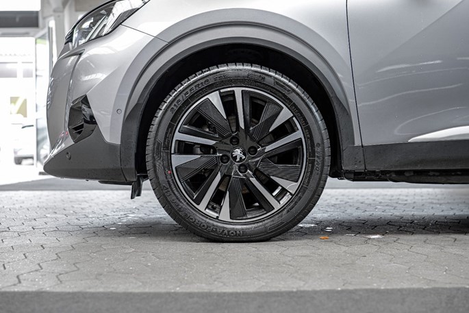 Peugeot e-2008 GT Sky