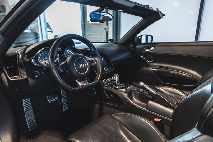 Audi R8 FSi Spyder quattro