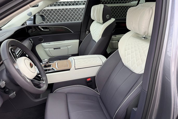 Hongqi E-HS9 Exclusive