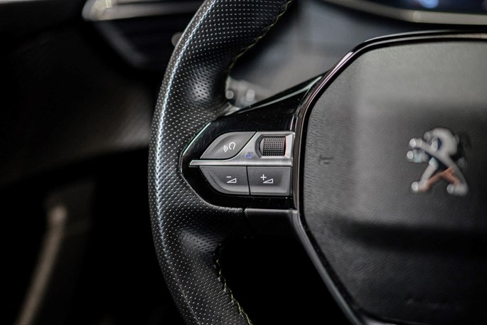 Peugeot e-2008 GT Sky