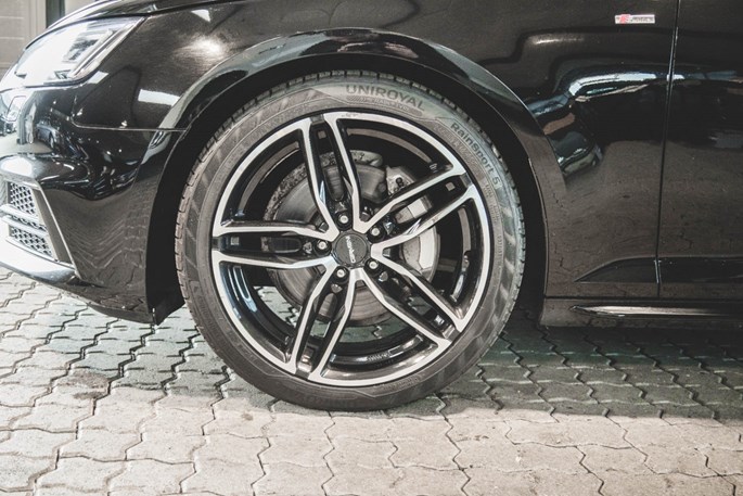 Audi A4 TDi 218 S-line Avant quattro S-tr.