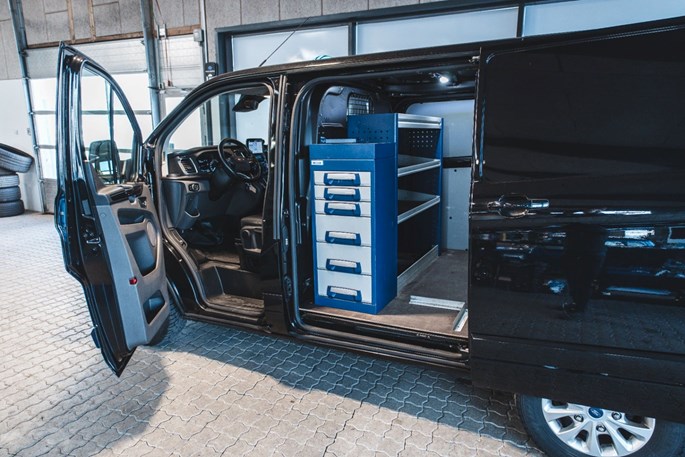 Ford Transit Custom 300 L1 TDCi 170 Limited aut.