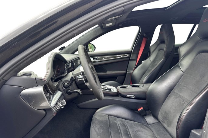 Porsche Panamera GTS Sport Turismo PDK