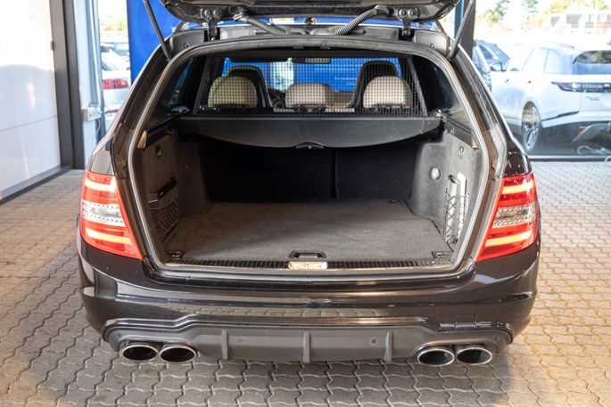 Mercedes C63 AMG stc. aut.