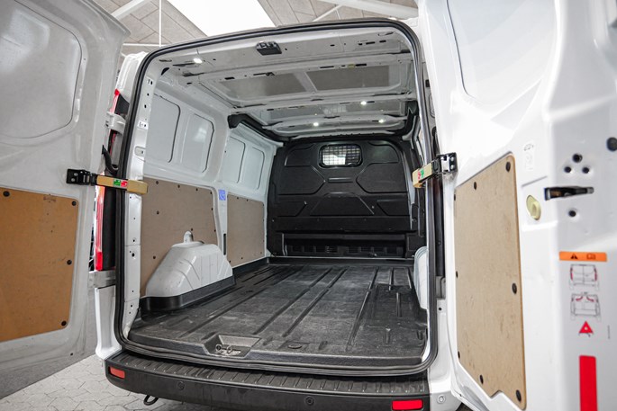 Ford Transit Custom 270S 280S rend 130 Hk