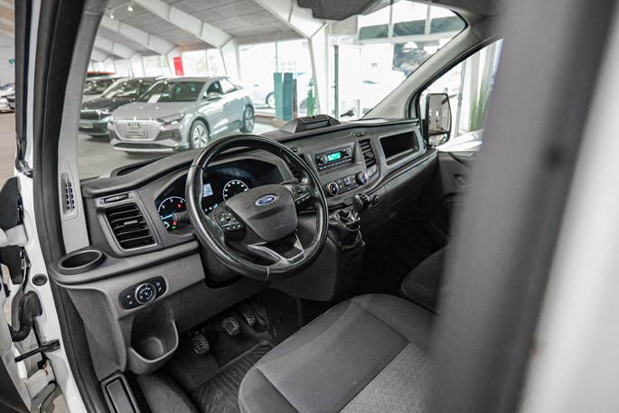 Ford Transit Custom 270S 280S rend 130 Hk