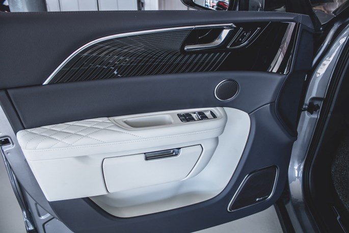 Hongqi E-HS9 Exclusive