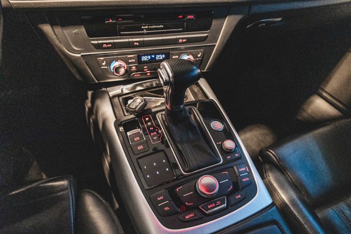 Audi A6 TDi 313 S-line Avant quattro Tiptr.