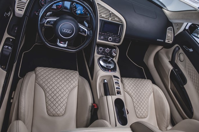 Audi R8 FSi Spyder quattro S-tr.