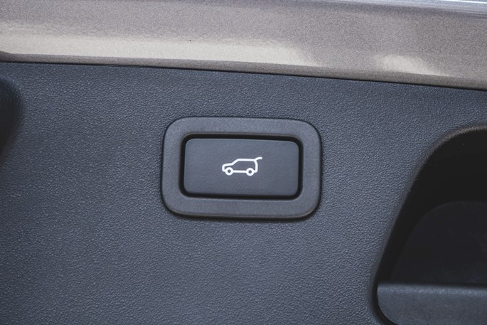 Jaguar E-Pace P300e R-Dynamic SE aut.