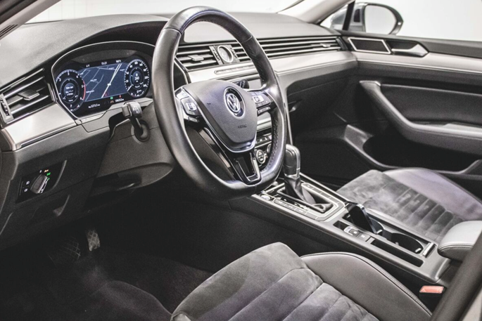 VW Passat R-line Variant DSG 5d