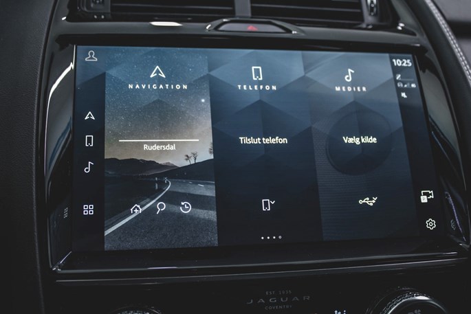 Jaguar E-Pace P300e R-Dynamic SE aut.