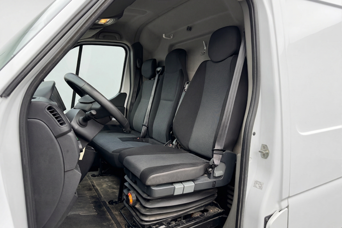 Renault Master III T35 2.3 dCi RWD T35 L3H2 165 Hk