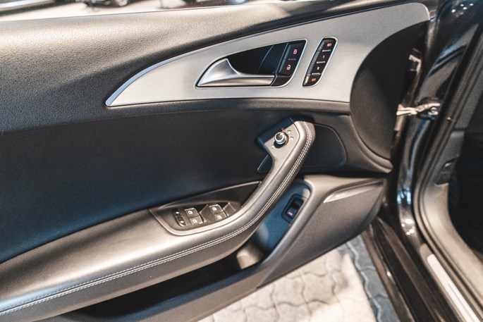 Audi A6 TDi 313 S-line Avant quattro Tiptr.