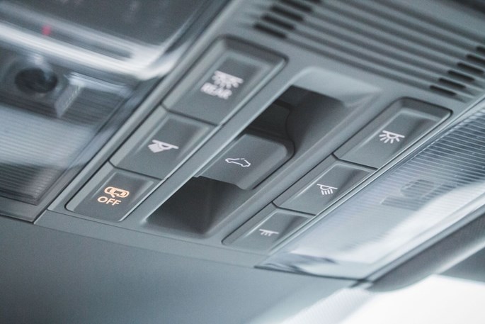 VW Arteon TDi 240 Elegance DSG 4Motion