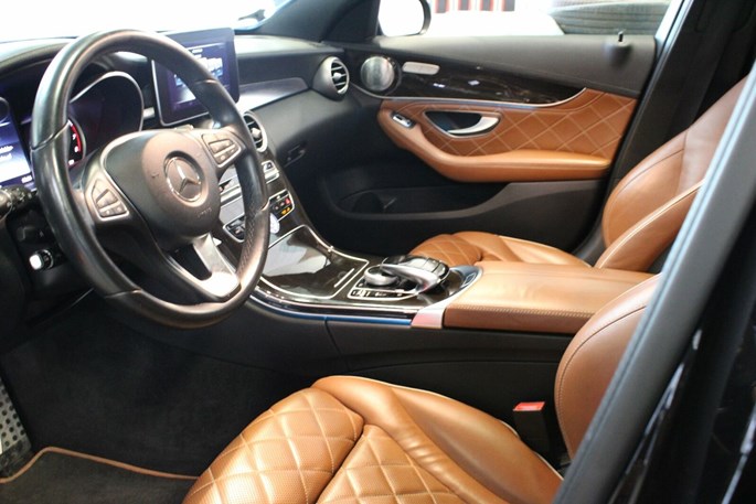 Mercedes C400 AMG Line stc. aut. 4-M