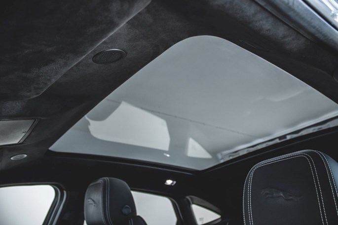 Jaguar E-Pace P300e R-Dynamic SE aut.