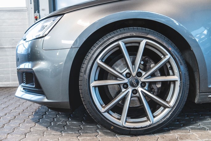 Audi A4 TDi 190 S-line Avant S-tr.