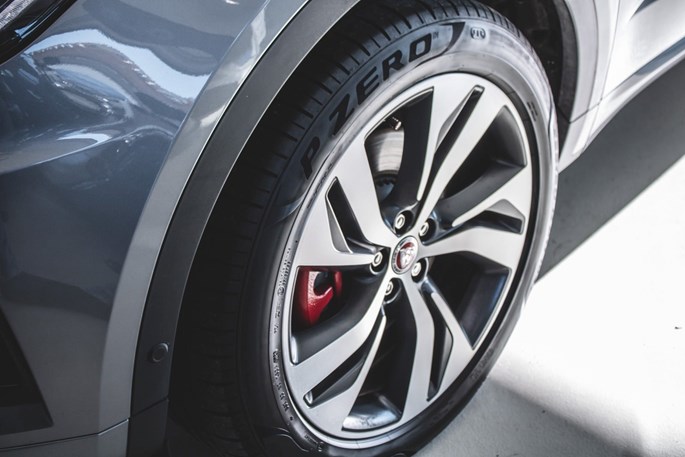 Jaguar E-Pace P300e R-Dynamic SE aut.