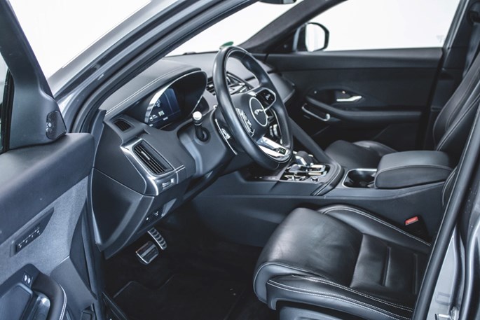 Jaguar E-Pace P300e R-Dynamic SE aut.