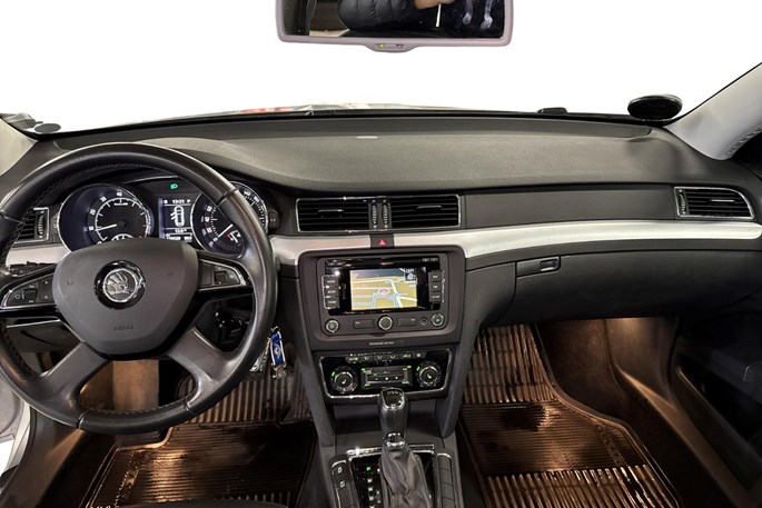 Skoda Superb TSi 160 Elegance Combi DSG
