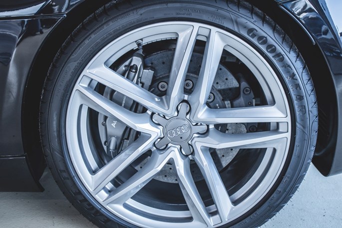 Audi R8 FSi Spyder quattro S-tr.