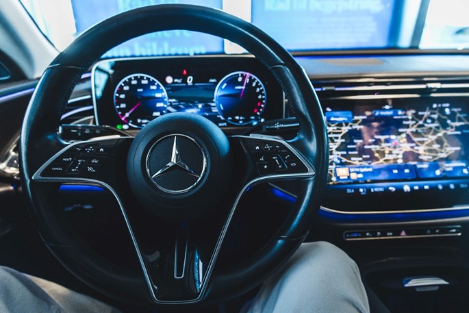 Mercedes E300 de stc. aut.