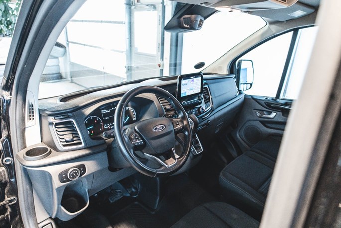 Ford Transit Custom 300 L1 TDCi 170 Limited aut.