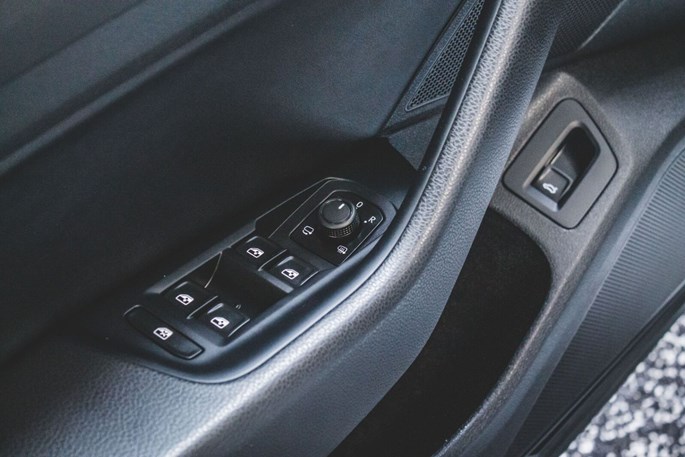 VW Arteon TDi 240 Elegance DSG 4Motion