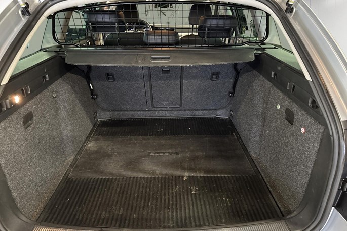 Skoda Superb TSi 160 Elegance Combi DSG