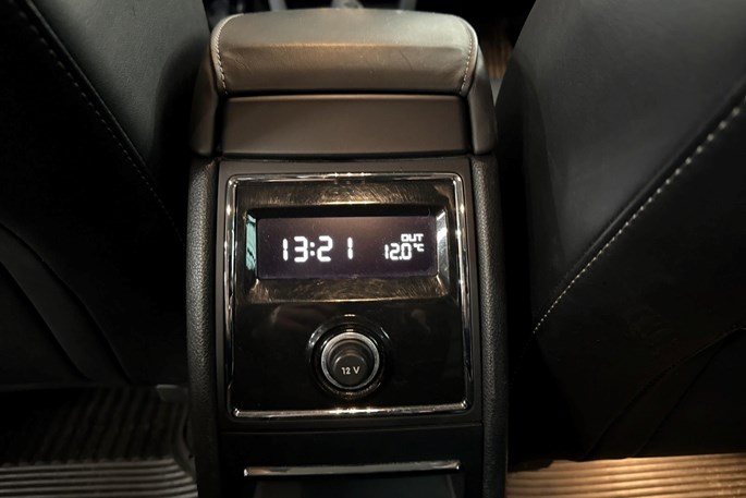 Skoda Superb TSi 160 Elegance Combi DSG