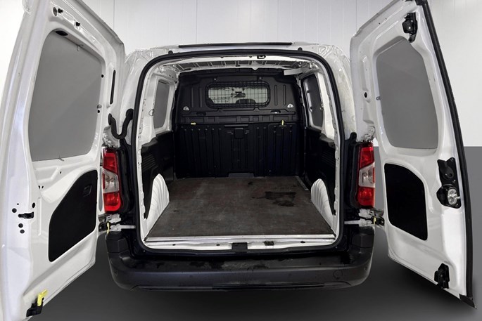 Peugeot Partner BlueHDi 100 L1V1 Plus Van