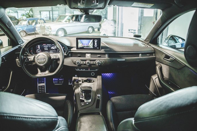 Audi A4 TDi 218 S-line Avant quattro S-tr.