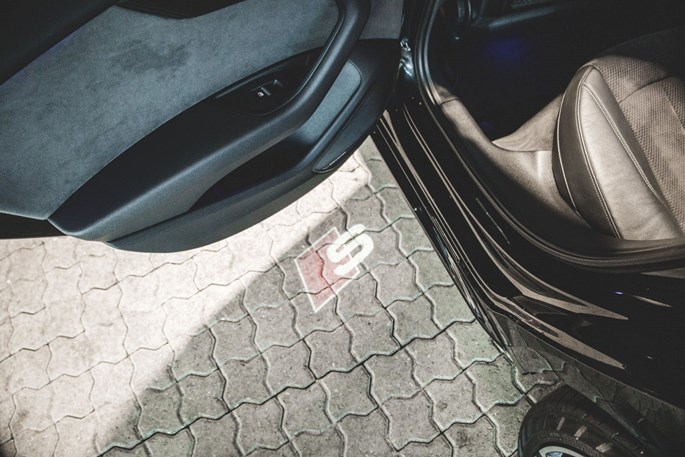 Audi A4 TDi 218 S-line Avant quattro S-tr.