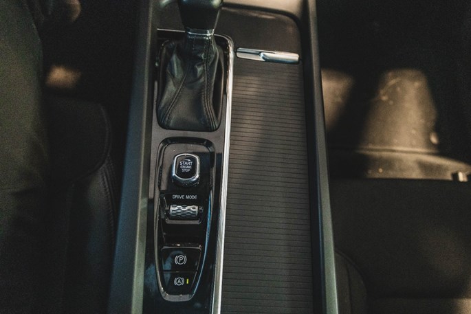 Volvo XC60 D4 190 Momentum aut. AWD Van
