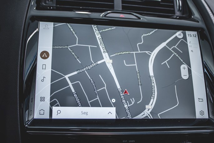 Jaguar E-Pace P300e R-Dynamic SE aut.