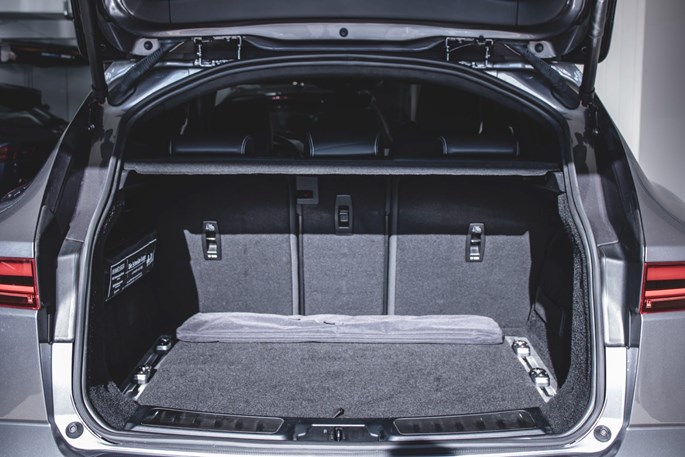 Jaguar E-Pace P300e R-Dynamic SE aut.