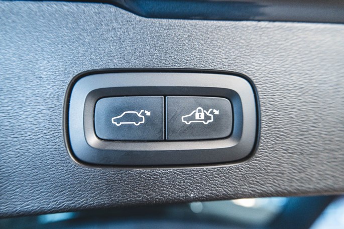 Volvo V60 T6 ReCharge Plus Dark aut. AWD