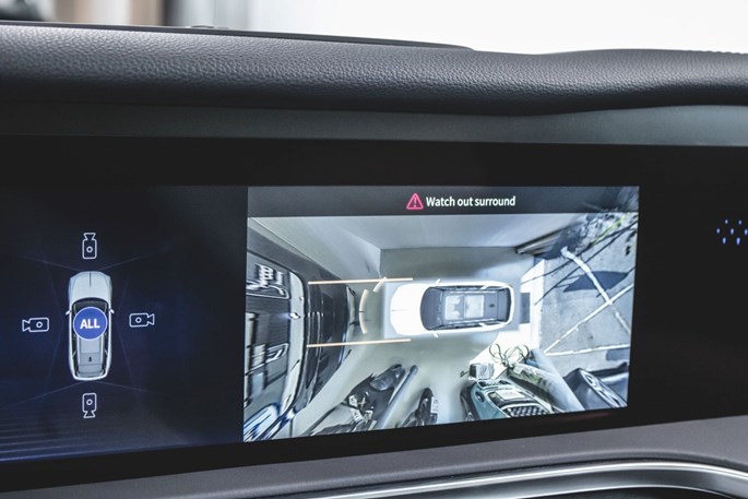 Hongqi E-HS9 Exclusive