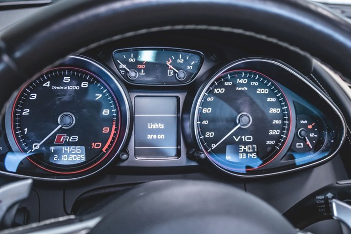 Audi R8 FSi Spyder quattro S-tr.