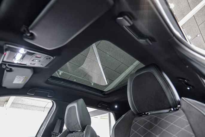 Peugeot e-2008 GT Sky