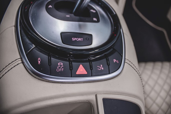 Audi R8 FSi Spyder quattro S-tr.