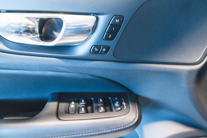 Volvo V60 T6 ReCharge Plus Dark aut. AWD