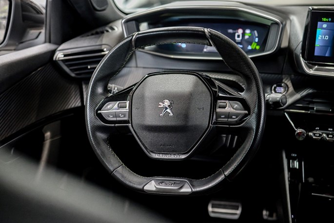 Peugeot e-2008 GT Sky