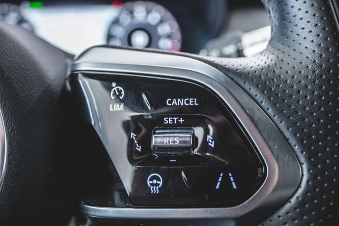 Jaguar E-Pace P300e R-Dynamic SE aut.