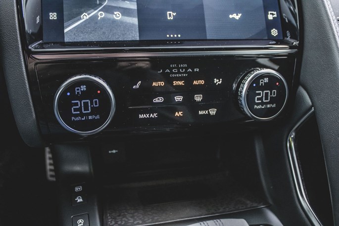 Jaguar E-Pace P300e R-Dynamic SE aut.