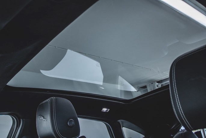 Jaguar E-Pace P300e R-Dynamic SE aut.